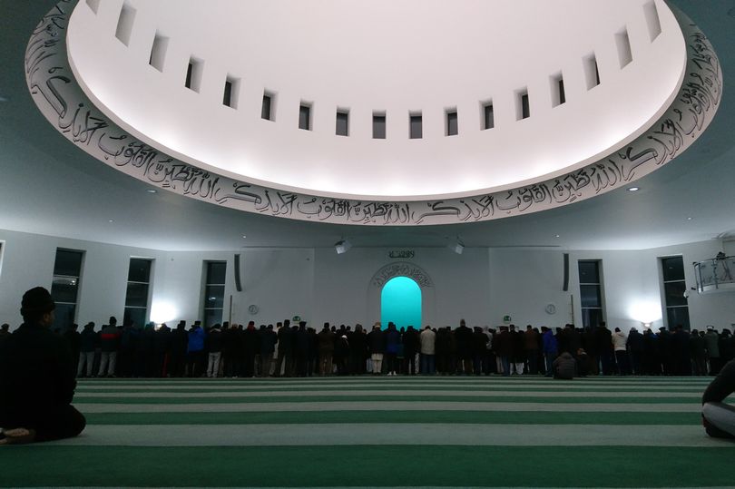 What a typical day at London’s largest mosque, Baitul Futuh in Morden, is like