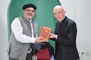 Ahmadiyya Noor mosque welcomes Bishop of Chichester for interfaith meeting