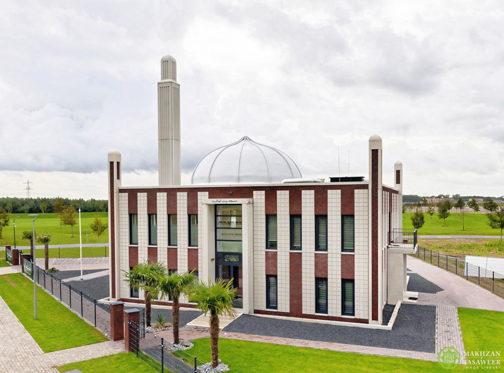 New Ahmadiyya Mosque Opened in Almere By Head of Ahmadiyya Muslim Community