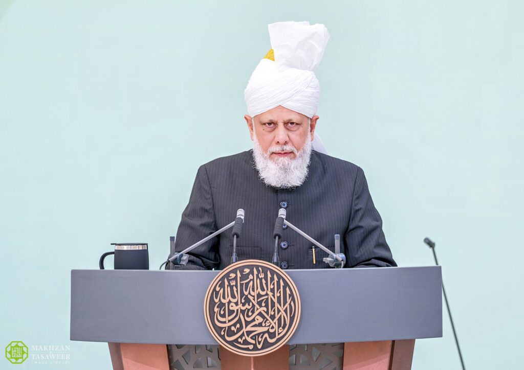 Head of Ahmadiyya Muslim Community Responds to Comments of French President about Islam and Calls for Unity Amongst the Islamic World