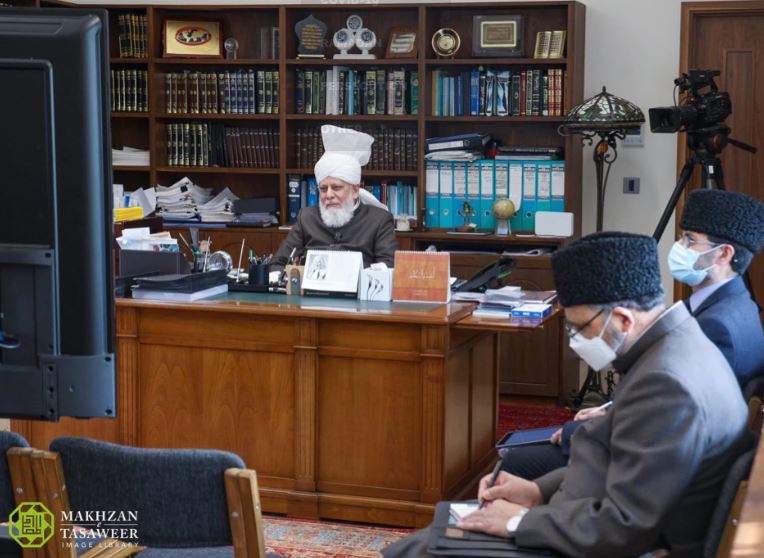 Members of Waqf-e-Nau From Indonesia have Honour of a Virtual Meeting with the Head of the Ahmadiyya Muslim Community