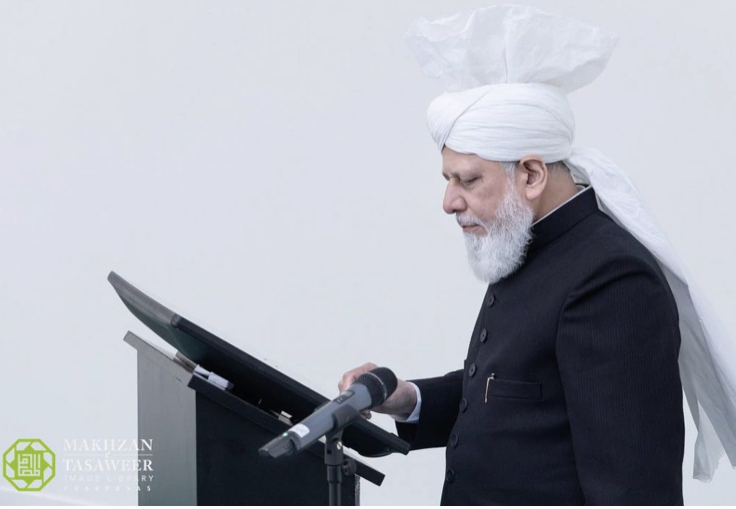 World Head of Ahmadiyya Muslim Community Inaugurates New Holy Quran Search Website