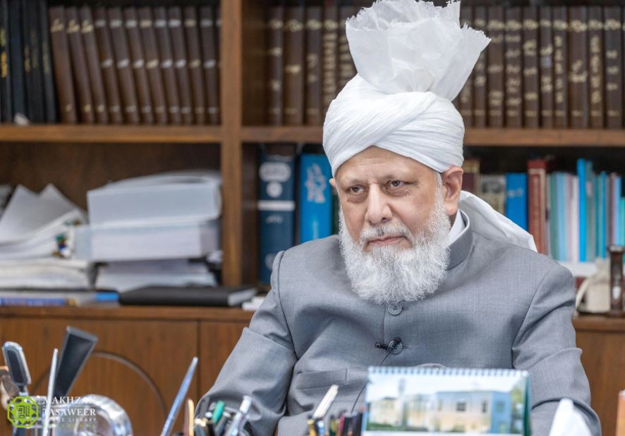 Head of Ahmadiyya Muslim Community Holds Historic Meeting With Ahmadi Muslims From The West Bank