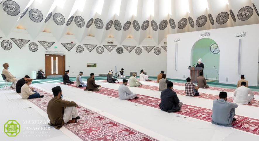 Head of the Ahmadiyya Muslim Community Delivers Eid Sermon from Islamabad