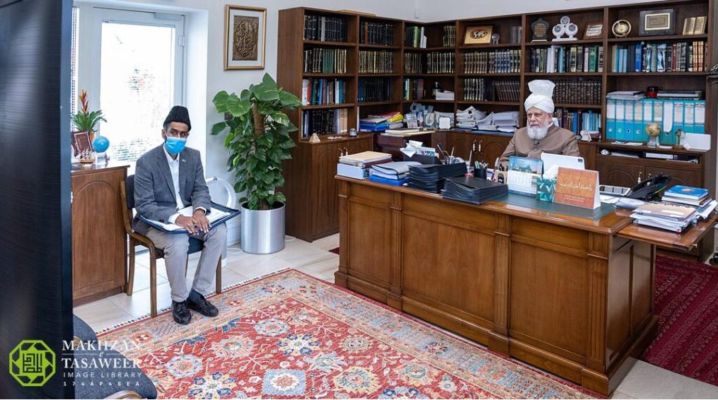 Members of Majlis Khuddamul Ahmadiyya from North England and Scotland Have Honour of a Virtual Meeting with Head of the Ahmadiyya Muslim Community