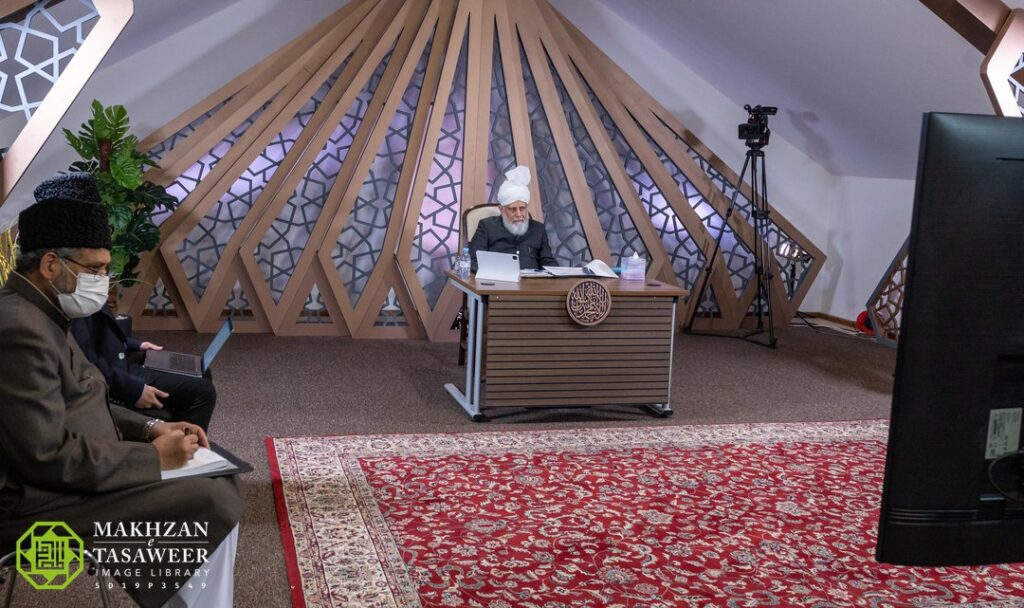 Members of Waqf-e-Nau from Canada have Honour of a Virtual Meeting with the Head of the Ahmadiyya Muslim Community