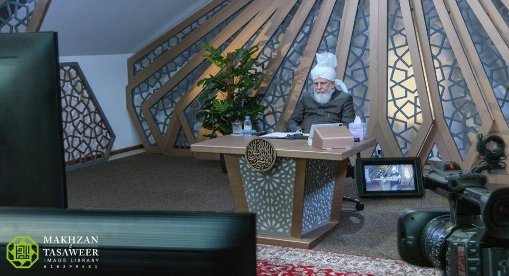 Female Students from Germany have Honour of a Virtual Meeting with Head of the Ahmadiyya Muslim Community