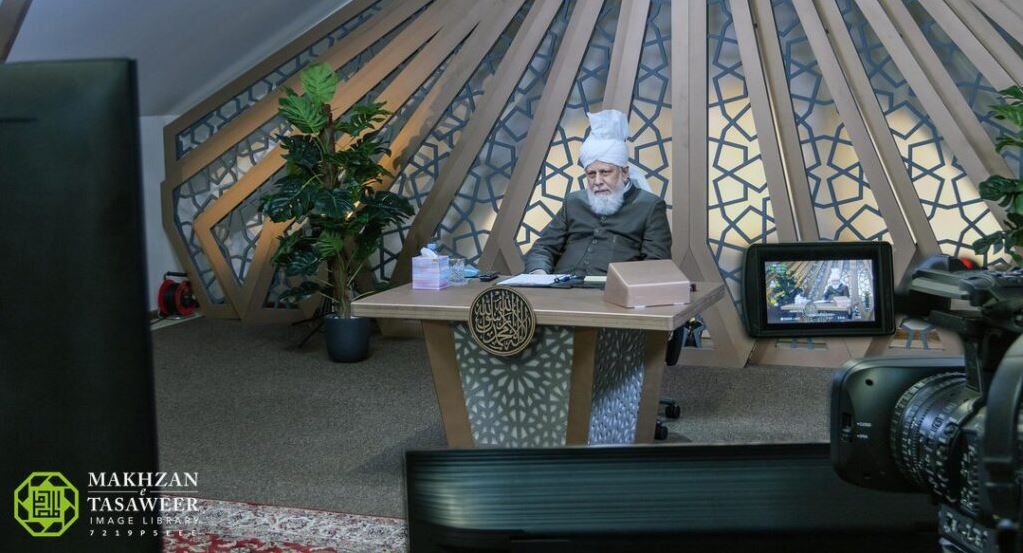 Waqf-e-Nau From Finland have Honour of a Virtual Meeting with Head of the Ahmadiyya Muslim Community