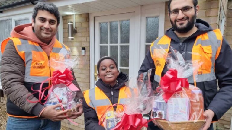 Ahmadiyya Muslim community donates 750 gift baskets to the vulnerable