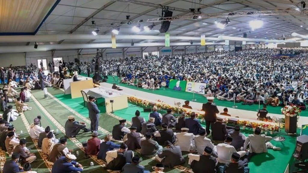 Ahmadiyya Muslims draw 46,000 to Jalsa Salana festival in Hampshire