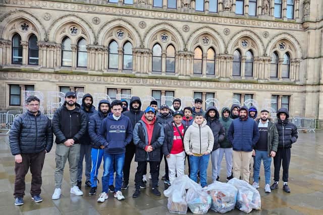 Muslim Youth start the New Year with street cleaning in Leeds